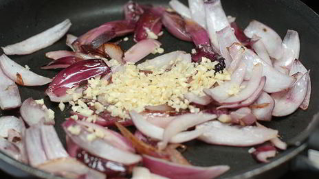 чили из черной фасоли и баклажан