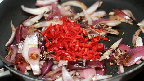 чили из черной фасоли и баклажан