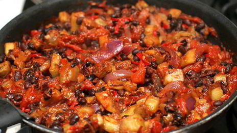 чили из черной фасоли и баклажан