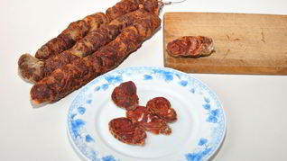 Домашняя сыровяленая колбаса