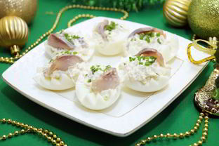 Яйца фаршированные сельдью