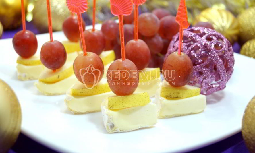 Рецепт канапе с сыром и виноградом