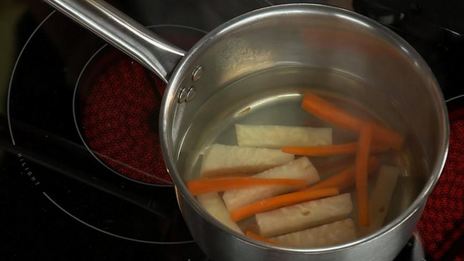 корюшка, маринованная в пиве с овощами