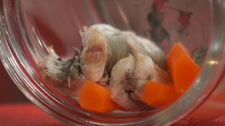 корюшка, маринованная в пиве с овощами