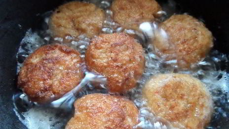 крабовые крокеты с кускусом и овощами