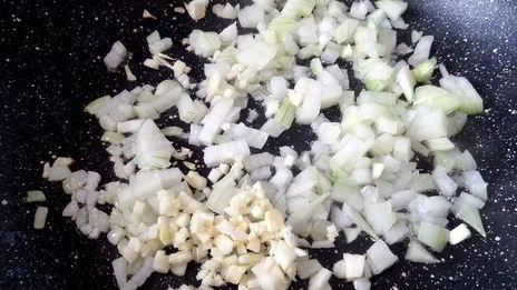 крабовые крокеты с кускусом и овощами