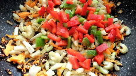 крабовые крокеты с кускусом и овощами