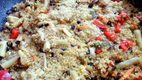 крабовые крокеты с кускусом и овощами