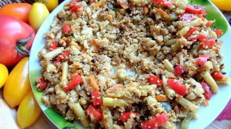 крабовые крокеты с кускусом и овощами