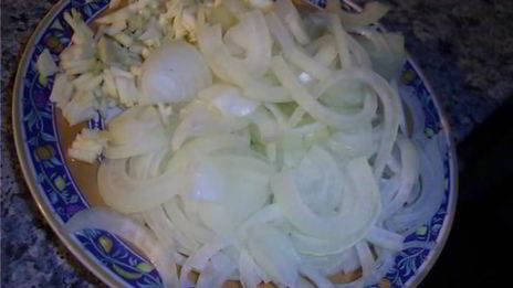 куриные желудки с чесноком под соевым соусом