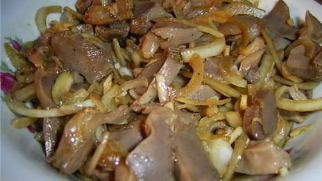 куриные желудки с чесноком под соевым соусом