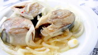 Маринованная скумбрия с уксусом