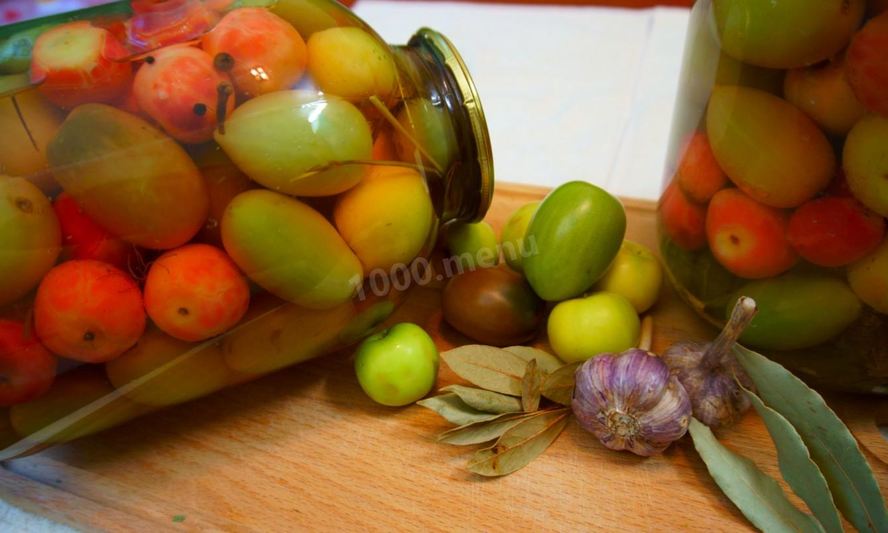 Рецепт очень вкусных маринованных зеленых помидоров с ранеткой