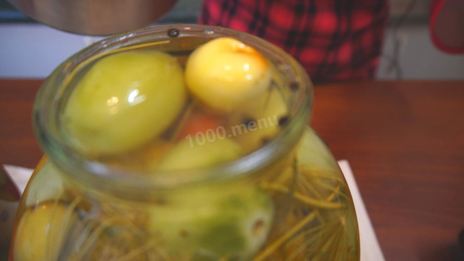 очень вкусные маринованные зеленые помидоры с ранеткой