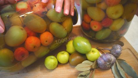 очень вкусные маринованные зеленые помидоры с ранеткой