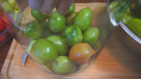 очень вкусные маринованные зеленые помидоры с ранеткой