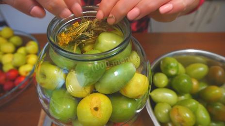 очень вкусные маринованные зеленые помидоры с ранеткой