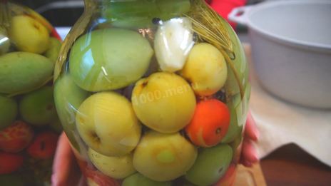 очень вкусные маринованные зеленые помидоры с ранеткой