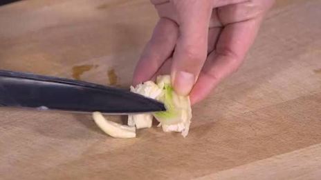 бисквитный омлет с козьим сыром и розмариновым песто