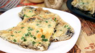 Омлет с грибами и сыром