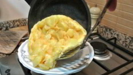 омлет с картофелем