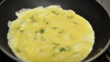 омлет с хлебом и сыром