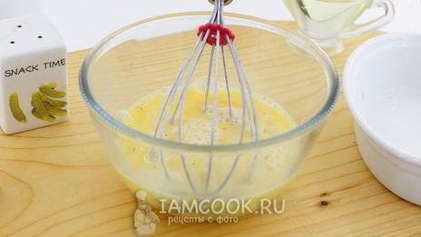 омлет с колбасой и сыром