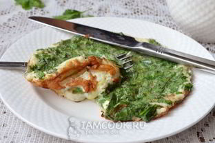 Омлет с луком-пореем и кинзой