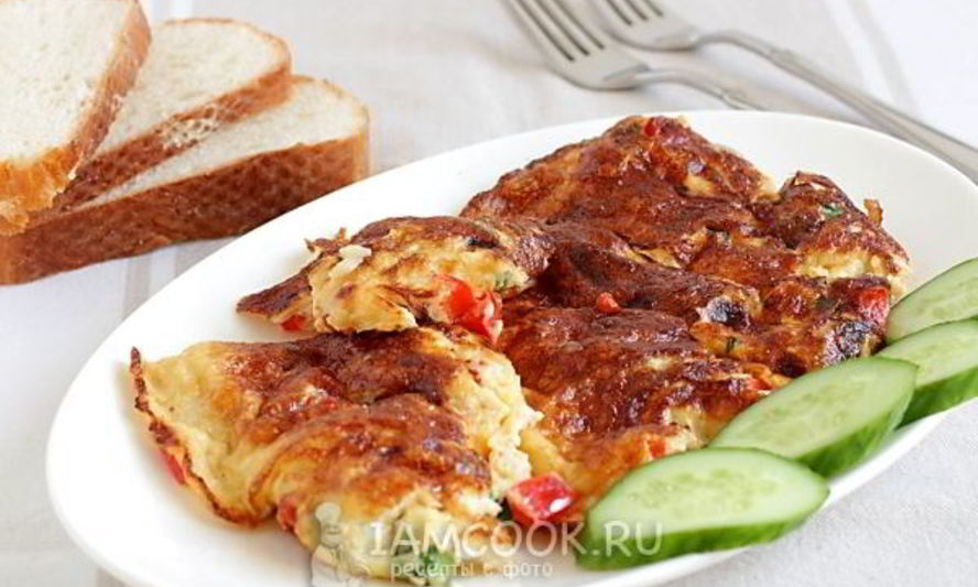 Рецепт омлета с помидорами, сыром и зеленью