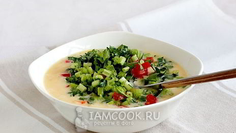 омлет с помидорами, сыром и зеленью