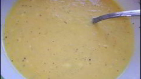 омлет с сосисками, картошкой, помидорами и сыром