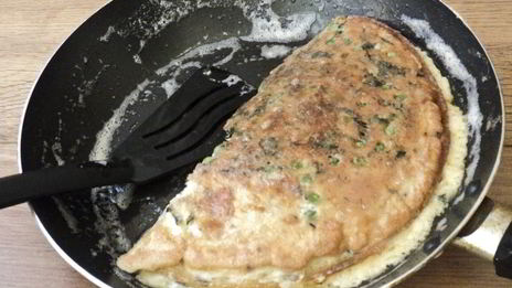 омлет с зеленым горошком