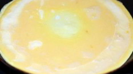 омлет с зеленью и помидорами