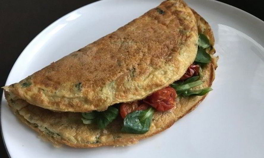 Рецепт омлета со шпинатом и помидорами черри