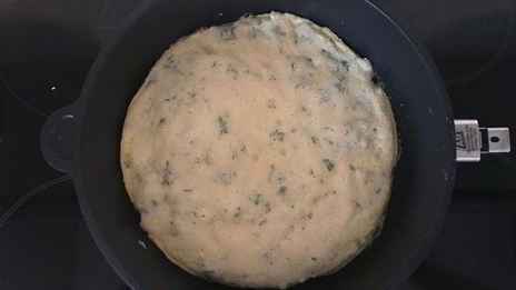 омлет со шпинатом и помидорами черри