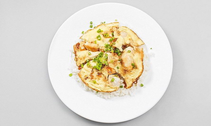 Рецепт оякодона — японского омлета с рисом и курицей