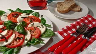 Помидоры с сыром моцарелла