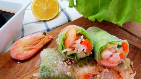 спринг-роллы с креветками