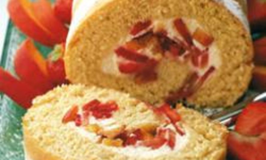 Рецепт бисквитного рулета с летними ягодами