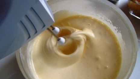 бисквитный рулет с яблоками