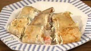 Блинный рулет с семгой