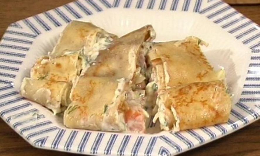 Рецепт блинного рулета с семгой