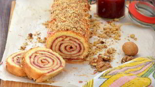 Двойной бисквитный рулет с джемом