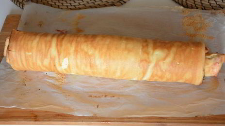 двойной бисквитный рулет с джемом