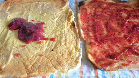 двойной бисквитный рулет с джемом