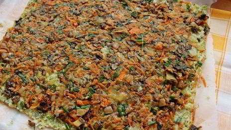 кабачковый рулет с грибами и морковью