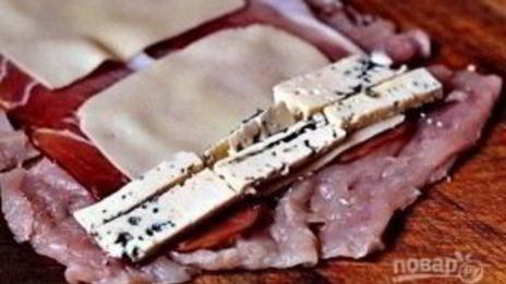 куриный рулет с сыром и ветчиной