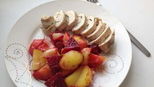 Куриный рулет с запеченными овощами