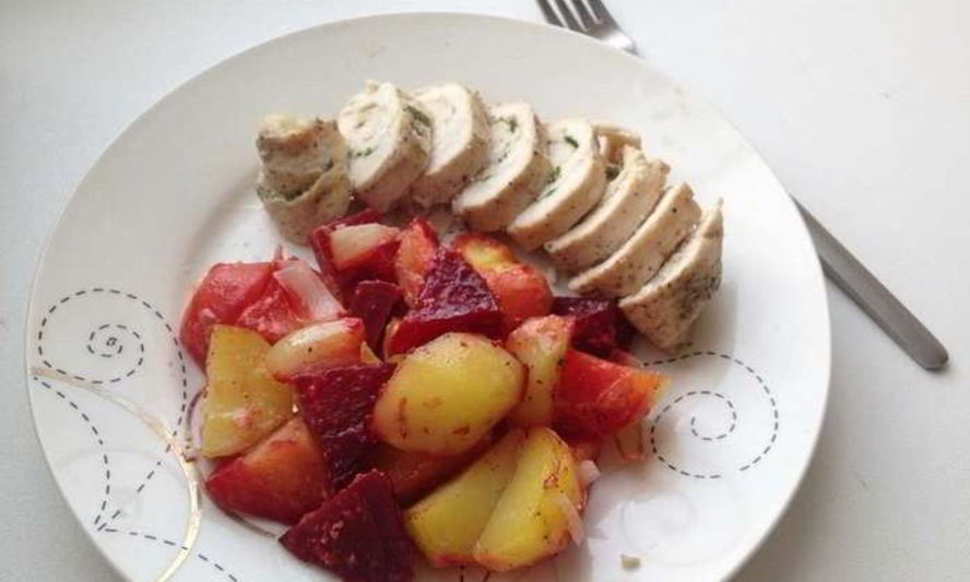 Рецепт куриного рулета с запеченными овощами