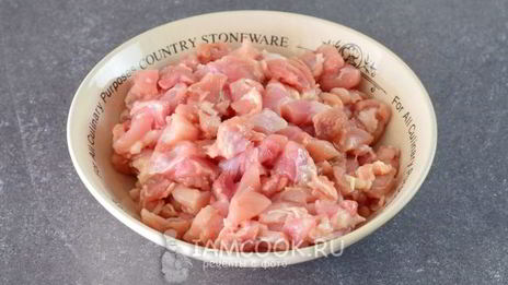 куриный рулет с желатином в пищевой пленке